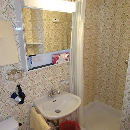 Mirabeau Hotel 3*