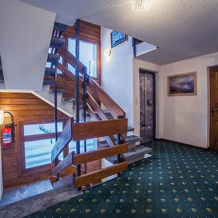Mirabeau Hotel 3*